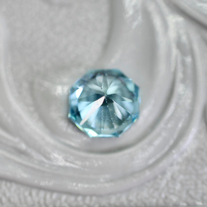 ブルージルコン 0.74ct オクタゴンカット 4.8mm×4.8mm×3.5mm【MJ2746】