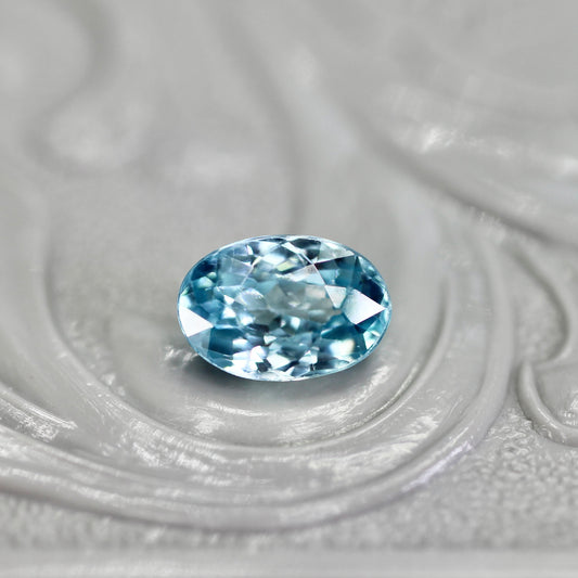 ブルージルコン 0.88ct オーバルカット 6.1mm×4.2mm×3.1mm【MJ2747】