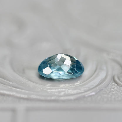 ブルージルコン 0.88ct オーバルカット 6.1mm×4.2mm×3.1mm【MJ2747】