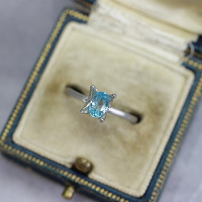 ブルージルコン 0.88ct オーバルカット 6.1mm×4.2mm×3.1mm【MJ2747】