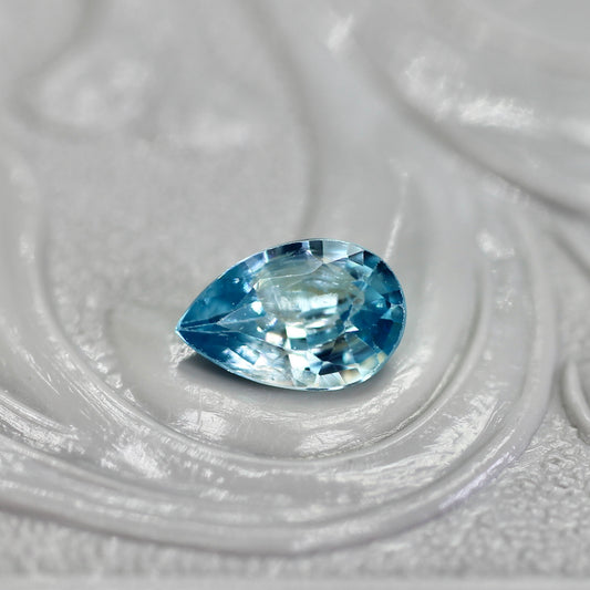 ブルージルコン 0.55ct ペアシェイプ 6.1mm×4.0mm×2.4mm【MJ2748】