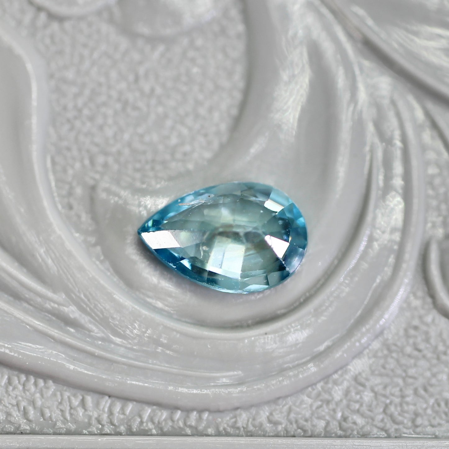 ブルージルコン 0.55ct ペアシェイプ 6.1mm×4.0mm×2.4mm【MJ2748】