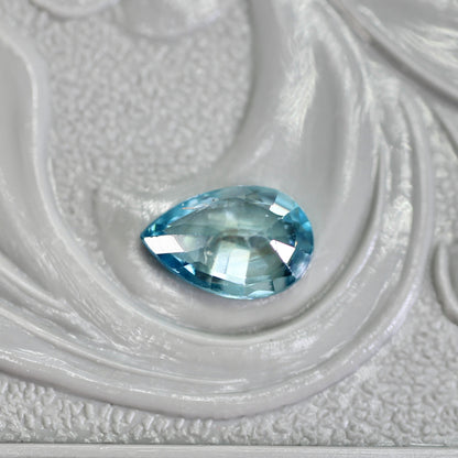 ブルージルコン 0.55ct ペアシェイプ 6.1mm×4.0mm×2.4mm【MJ2748】