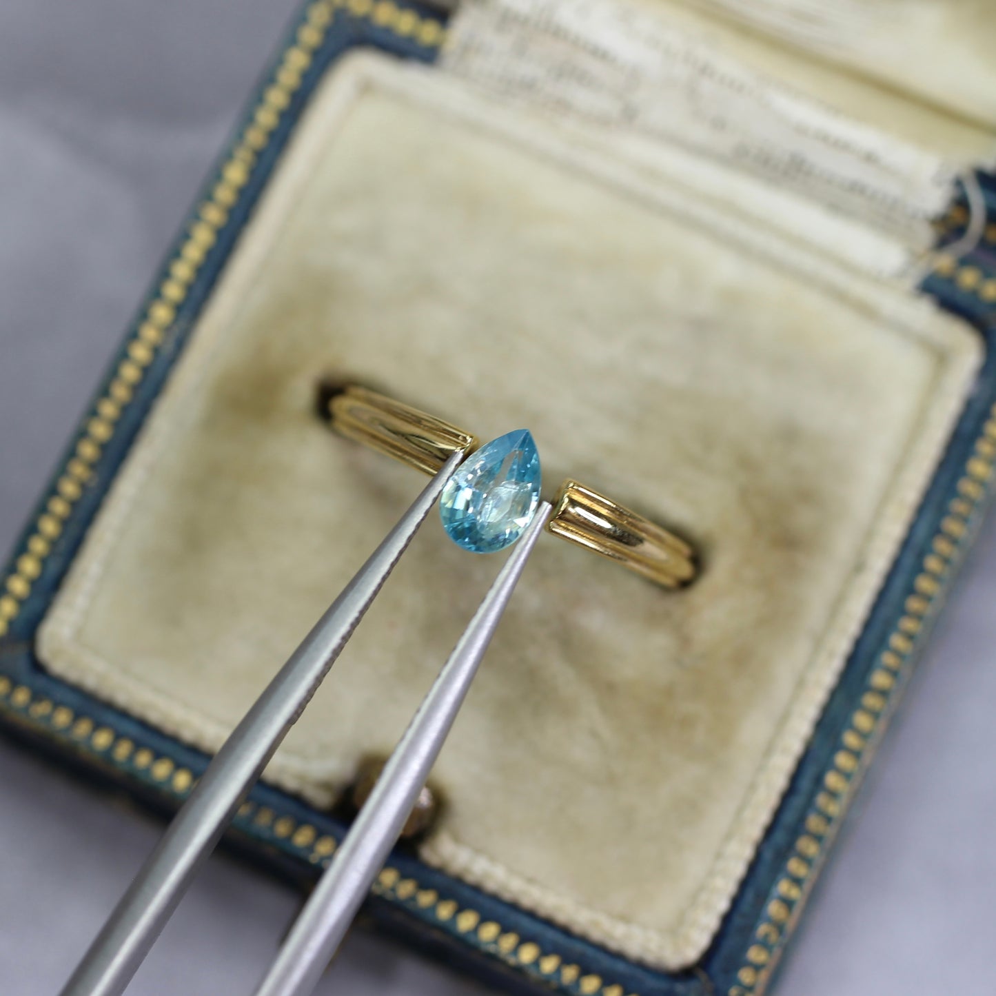 ブルージルコン 0.55ct ペアシェイプ 6.1mm×4.0mm×2.4mm【MJ2748】