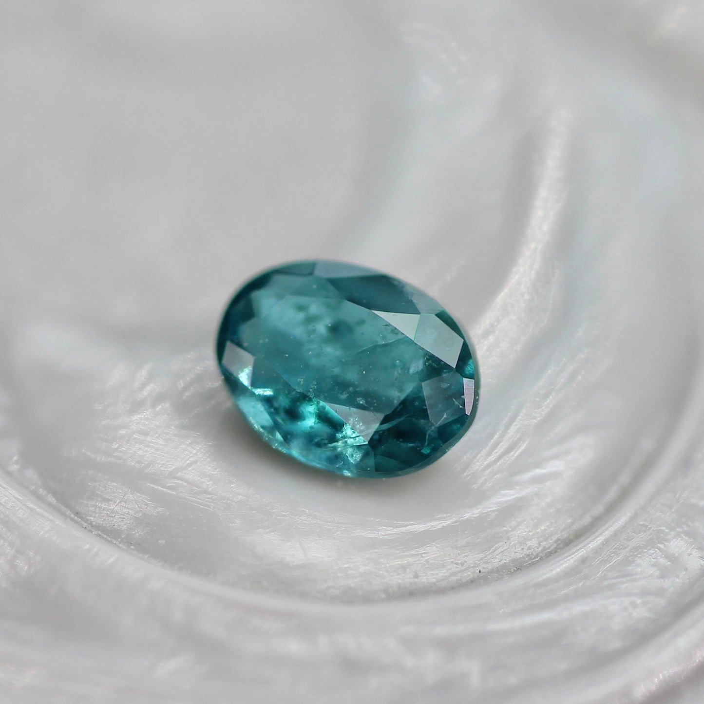 グランディディエライト 0.12ct オーバルカット 3.8mm×2.8mm×1.7mm【MJ2770】