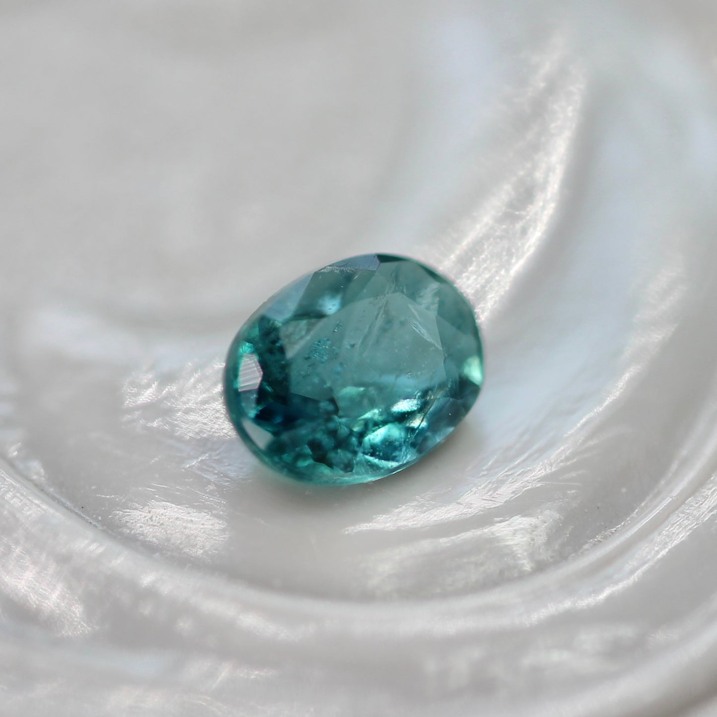 グランディディエライト 0.12ct オーバルカット 3.8mm×2.8mm×1.7mm【MJ2770】