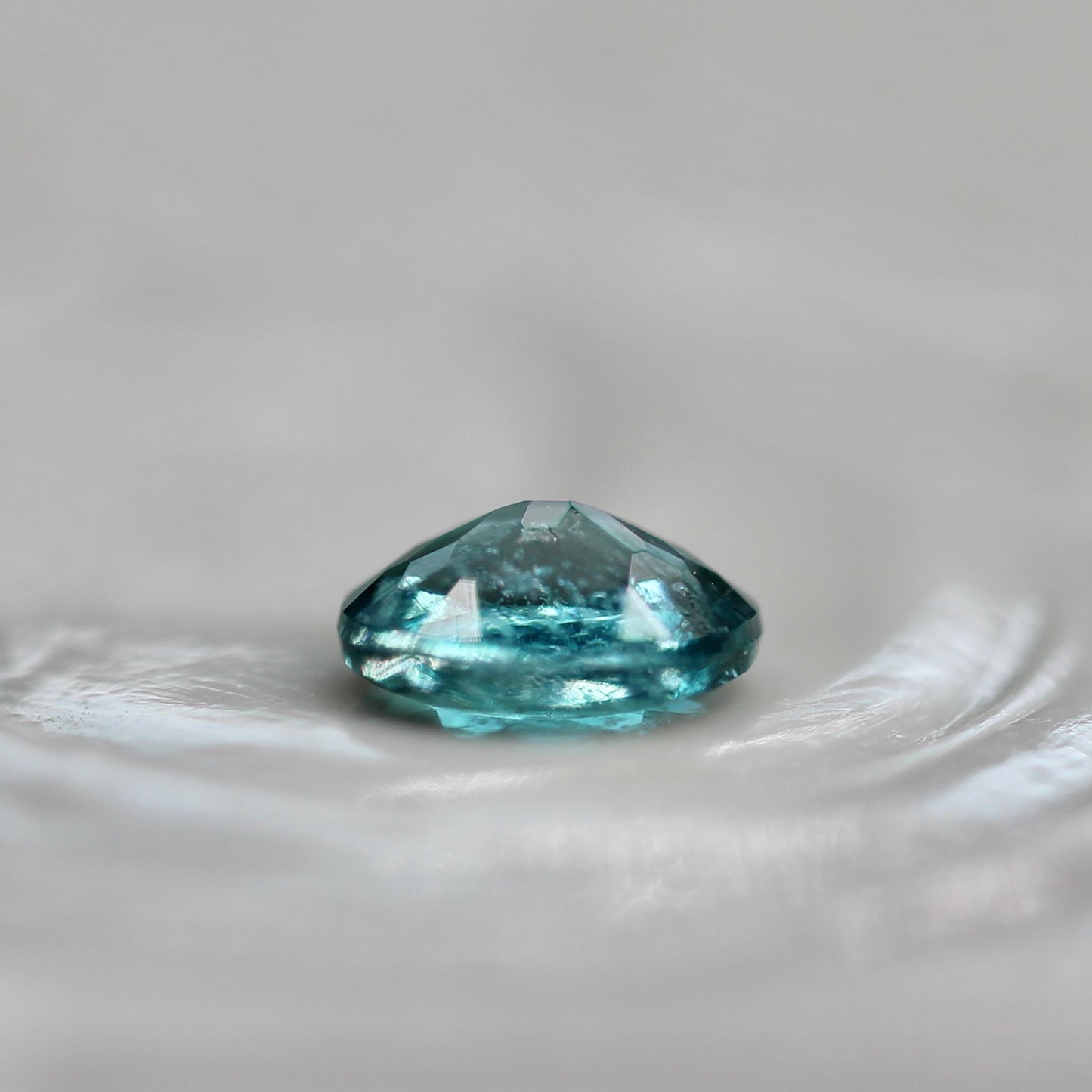 グランディディエライト 0.12ct オーバルカット 3.8mm×2.8mm×1.7mm【MJ2770】