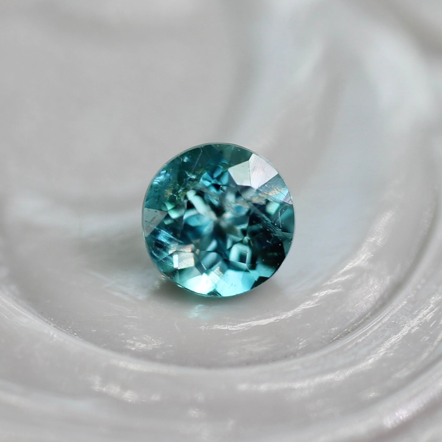 グランディディエライト 0.15ct ラウンドカット 3.3mm×3.3mm×2.4mm【MJ2771】