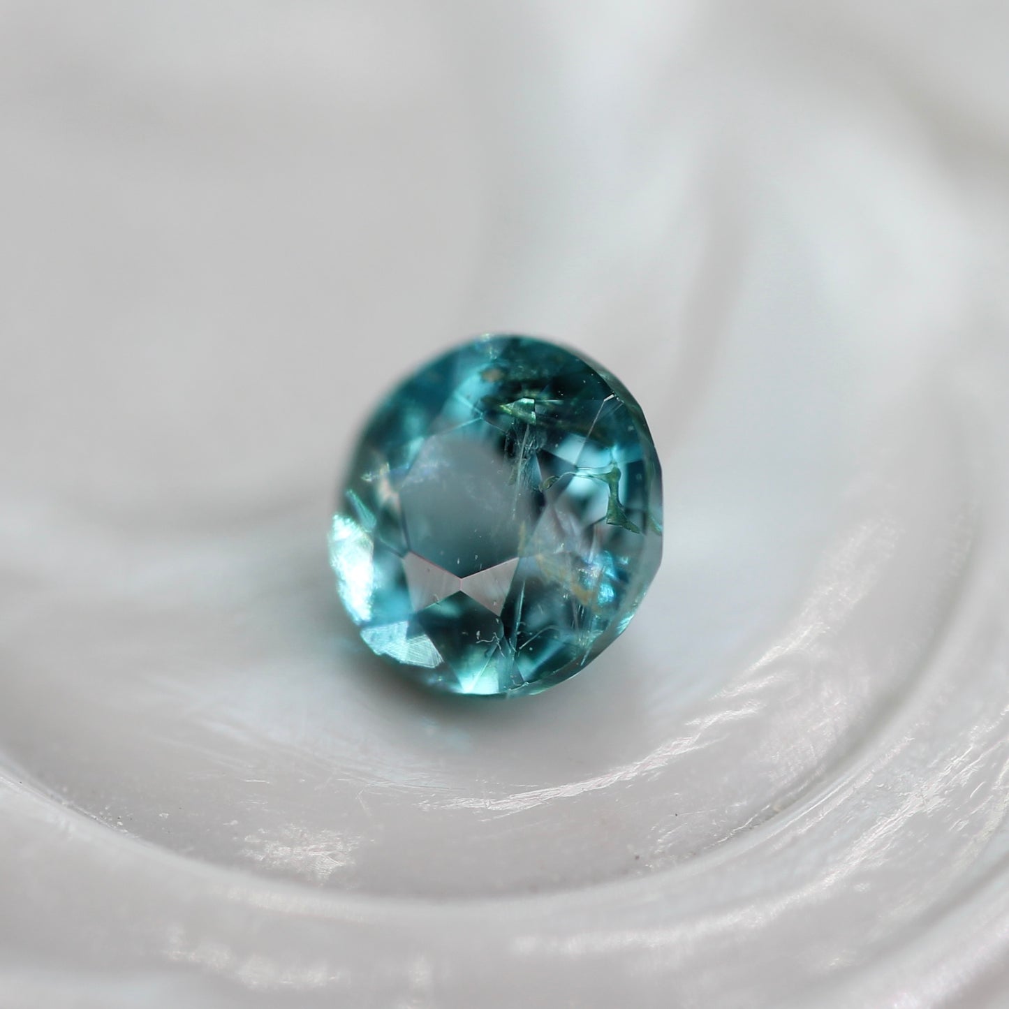 グランディディエライト 0.15ct ラウンドカット 3.3mm×3.3mm×2.4mm【MJ2771】