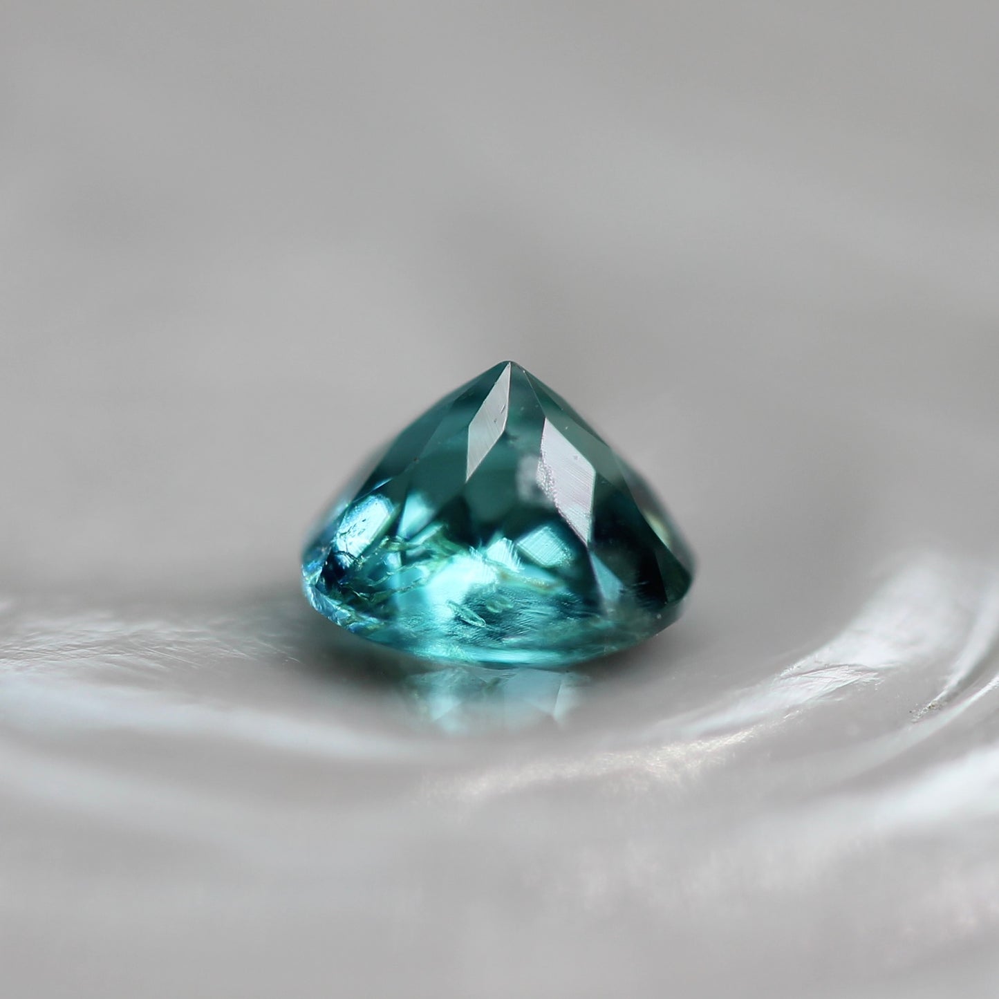 グランディディエライト 0.15ct ラウンドカット 3.3mm×3.3mm×2.4mm【MJ2771】