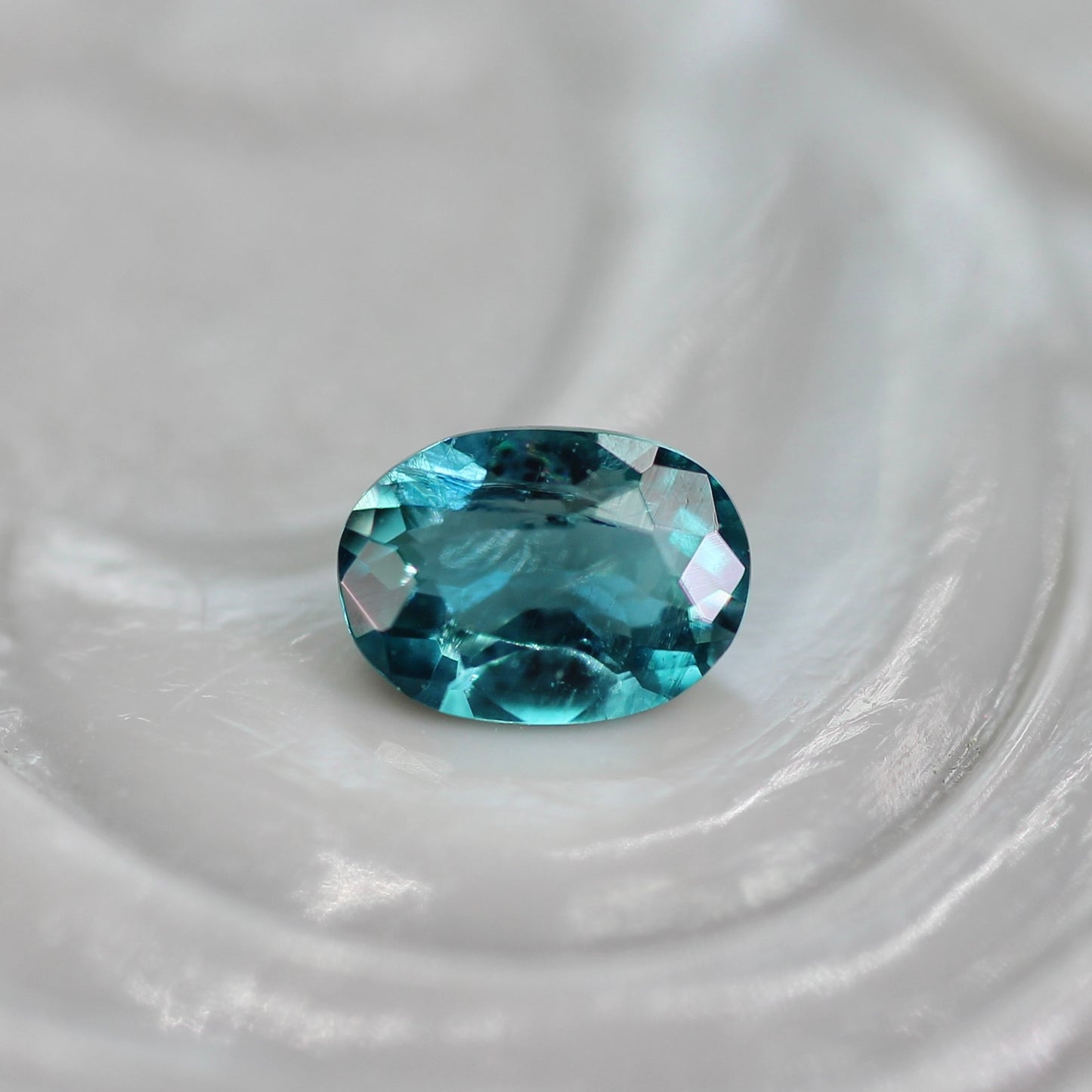 グランディディエライト 0.11ct オーバルカット 3.4mm×2.7mm×1.6mm【MJ2772】