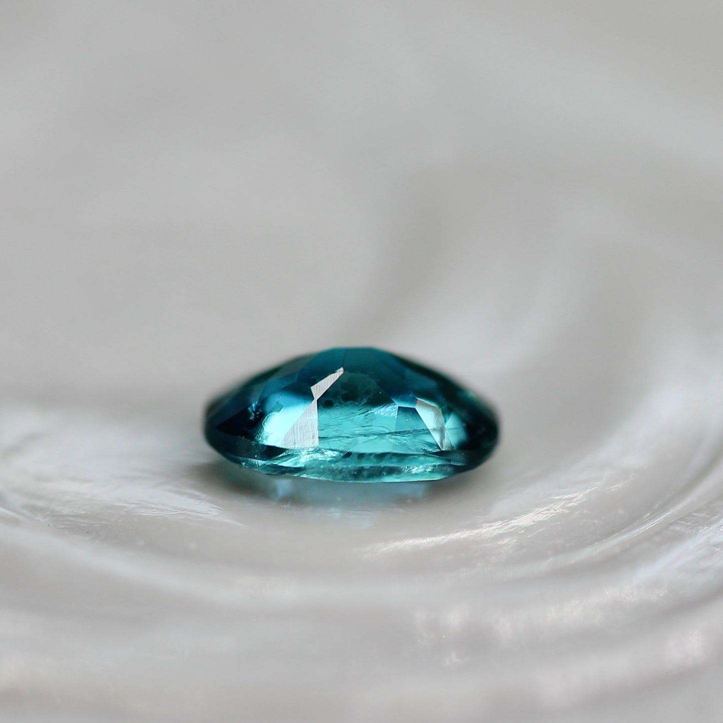 グランディディエライト 0.11ct オーバルカット 3.4mm×2.7mm×1.6mm【MJ2772】