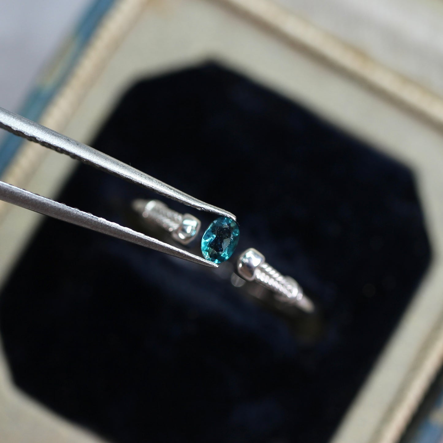 グランディディエライト 0.11ct オーバルカット 3.4mm×2.7mm×1.6mm【MJ2772】