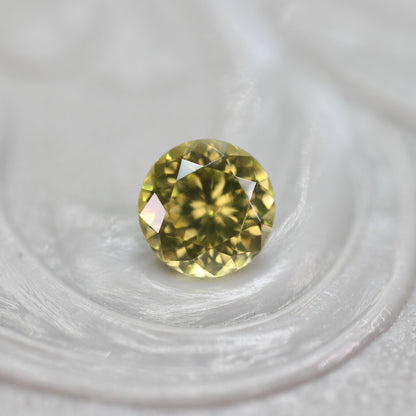 グリーンジルコン 0.43ct ラウンドカット 4.3mm×4.3mm×2.7mm【MJ2764】