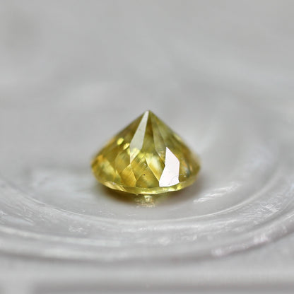 イエロージルコン 0.46ct ラウンドカット 4.2mm×4.2mm×3.0mm【MJ2766】
