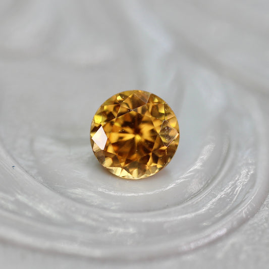 オレンジジルコン 0.46ct ラウンドカット 4.3mm×4.3mm×2.8mm【MJ2767】