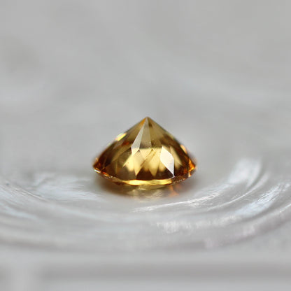 オレンジジルコン 0.46ct ラウンドカット 4.3mm×4.3mm×2.8mm【MJ2767】