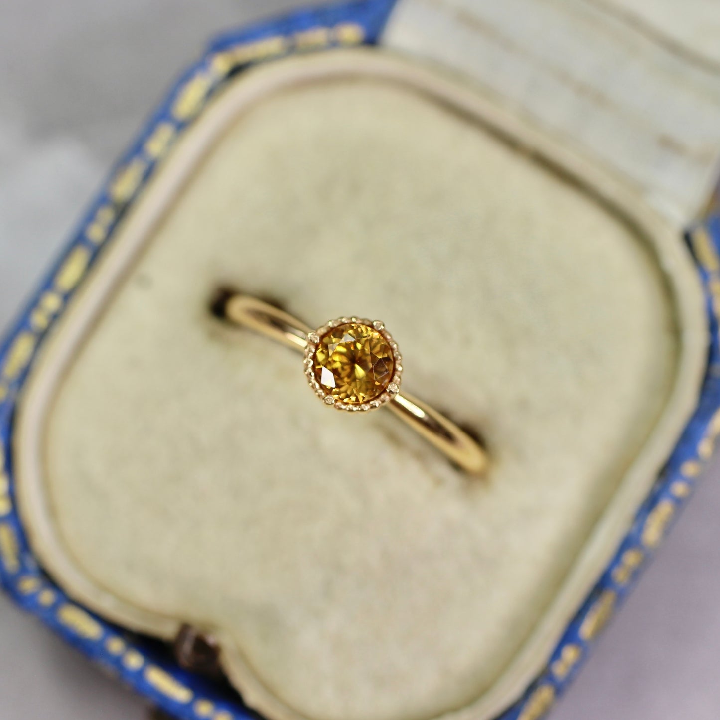 オレンジジルコン 0.46ct ラウンドカット 4.3mm×4.3mm×2.8mm【MJ2767】