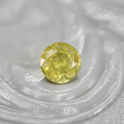 イエロージルコン 0.42ct ラウンドカット 4.1mm×4.1mm×2.8mm【MJ2768】