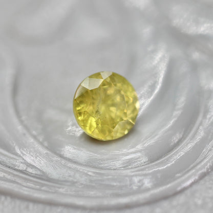 イエロージルコン 0.42ct ラウンドカット 4.1mm×4.1mm×2.8mm【MJ2768】