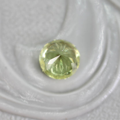 グリーンジルコン 0.40ct ラウンドカット 4.2mm×4.2mm×2.8mm【MJ2769】