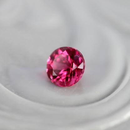 ピンクスピネル 0.17ct ラウンドカット 3.3mm×3.3mm×2.3mm【MJ2752】