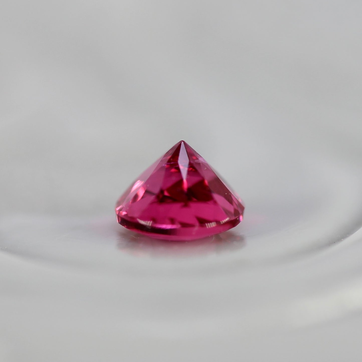 ピンクスピネル 0.17ct ラウンドカット 3.3mm×3.3mm×2.3mm【MJ2752】