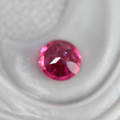 ピンクスピネル 0.17ct ラウンドカット 3.3mm×3.3mm×2.3mm【MJ2752】