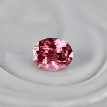 ピンクスピネル 0.21ct オーバルカット 3.5mm×3.1mm×2.3mm【MJ2753】