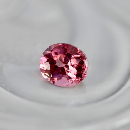 ピンクスピネル 0.21ct オーバルカット 3.5mm×3.1mm×2.3mm【MJ2753】