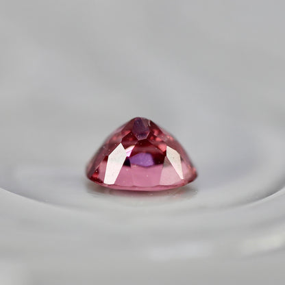 ピンクスピネル 0.21ct オーバルカット 3.5mm×3.1mm×2.3mm【MJ2753】