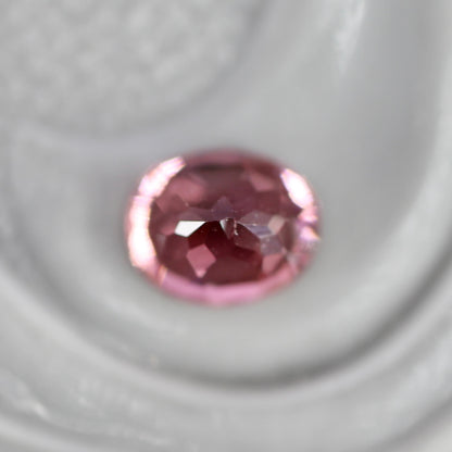 ピンクスピネル 0.21ct オーバルカット 3.5mm×3.1mm×2.3mm【MJ2753】