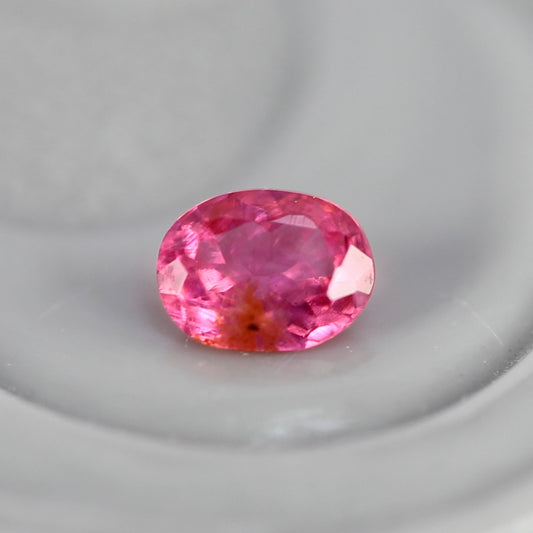 ピンクスピネル 0.09ct オーバルカット 3.1mm×2.4mm×1.5mm【MJ2754】