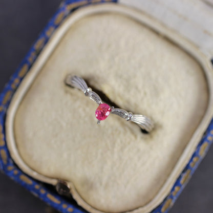 ピンクスピネル 0.09ct オーバルカット 3.1mm×2.4mm×1.5mm【MJ2754】