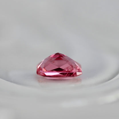 ピンクスピネル 0.20ct レクタングルカット 3.8mm×2.8mm×2.1mm 【MJ2755】