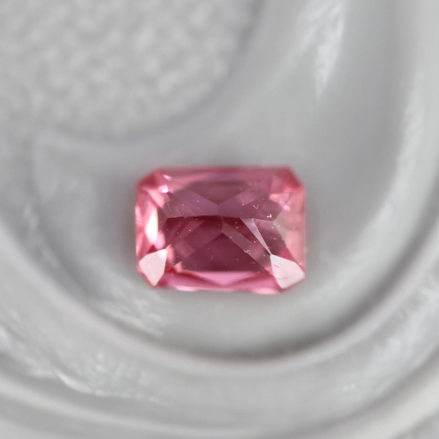 ピンクスピネル 0.20ct レクタングルカット 3.8mm×2.8mm×2.1mm 【MJ2755】