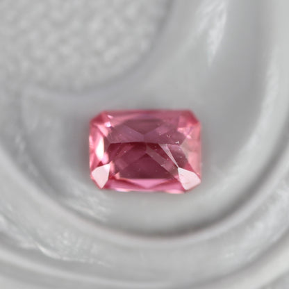 ピンクスピネル 0.20ct レクタングルカット 3.8mm×2.8mm×2.1mm 【MJ2755】