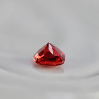 レッドスピネル 0.08ct クッションカット 2.4mm×2.4mm×1.8mm【MJ2756】