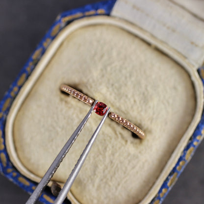 レッドスピネル 0.08ct クッションカット 2.4mm×2.4mm×1.8mm【MJ2756】