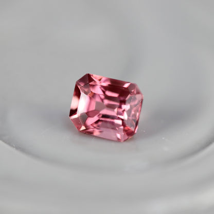 ピンクスピネル 0.12ct エメラルドカット 3.0mm×2.5mm×2.0mm【MJ2758】