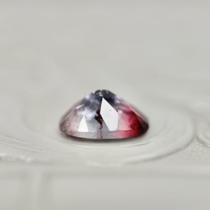 パーティカラードトルマリン 0.77ct オーバルカット 6.9mm×5.0mm×3.4mm【MJ3036】