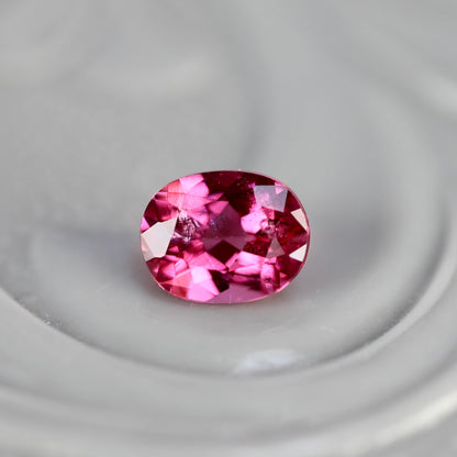 ピンクスピネル 0.20ct オーバルカット 3.9mm×3.1mm×2.1mm【MJ2759】