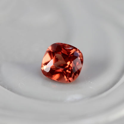 レッドスピネル 0.15ct クッションカット 3.1mm×2.9mm×2.1mm【MJ2760】