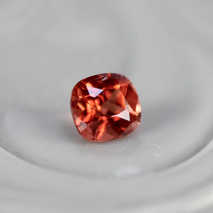 レッドスピネル 0.15ct クッションカット 3.1mm×2.9mm×2.1mm【MJ2760】