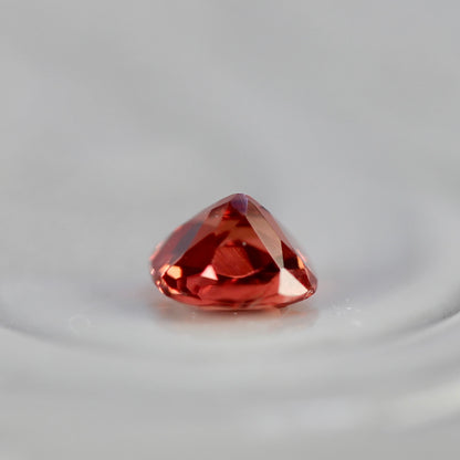 レッドスピネル 0.15ct クッションカット 3.1mm×2.9mm×2.1mm【MJ2760】