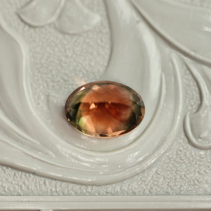 バイカラートルマリン 0.90ct オーバルカット 7.0mm×5.0mm×3.8mm【MJ3044】