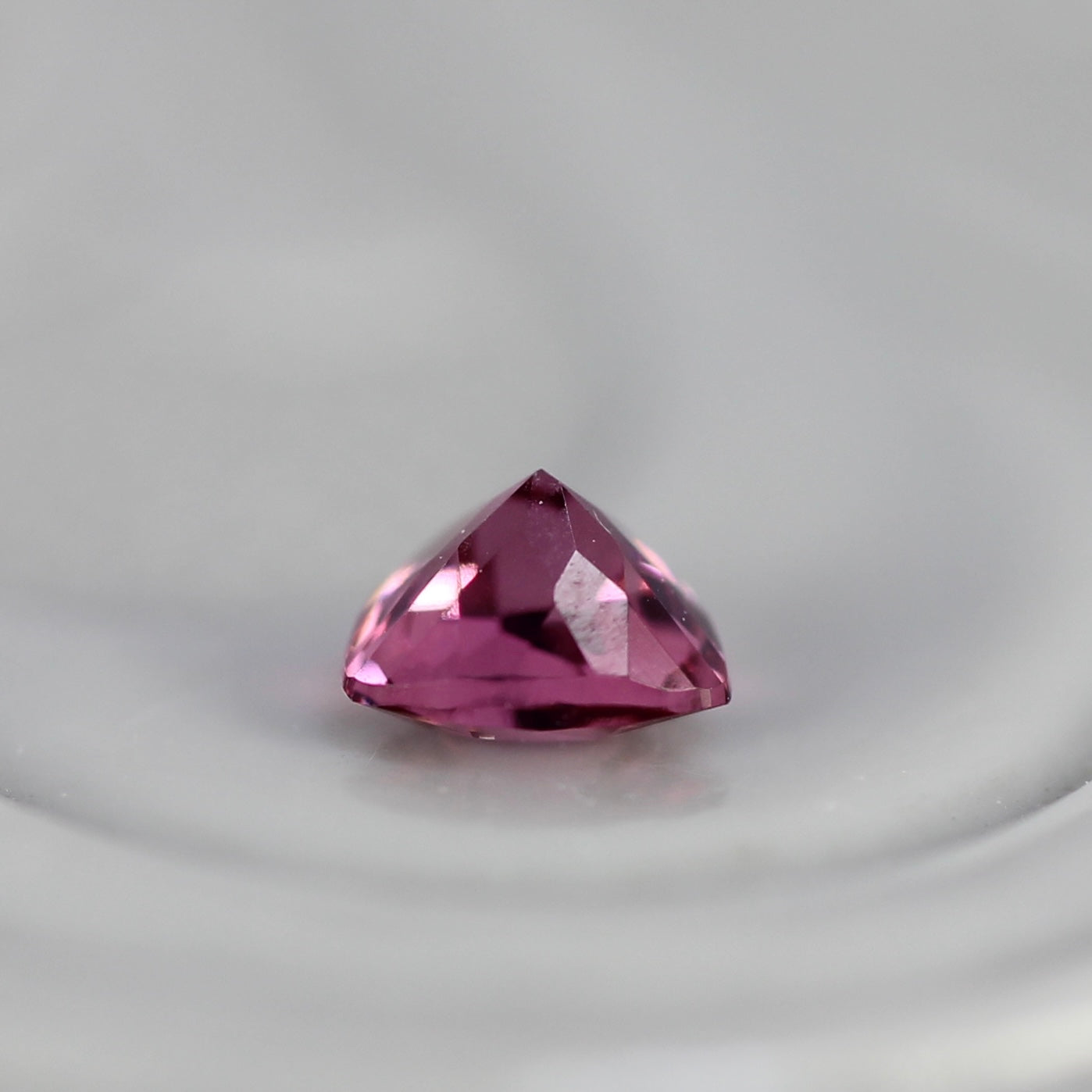 ピンクスピネル 0.10ct トリリアントカット 2.8mm×2.8mm×1.9mm【MJ2761】