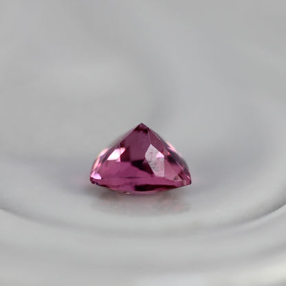 ピンクスピネル 0.10ct トリリアントカット 2.8mm×2.8mm×1.9mm【MJ2761】