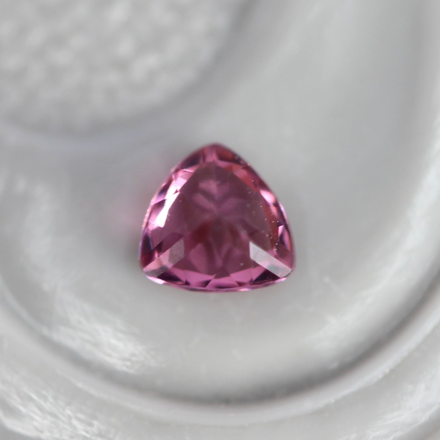 ピンクスピネル 0.10ct トリリアントカット 2.8mm×2.8mm×1.9mm【MJ2761】