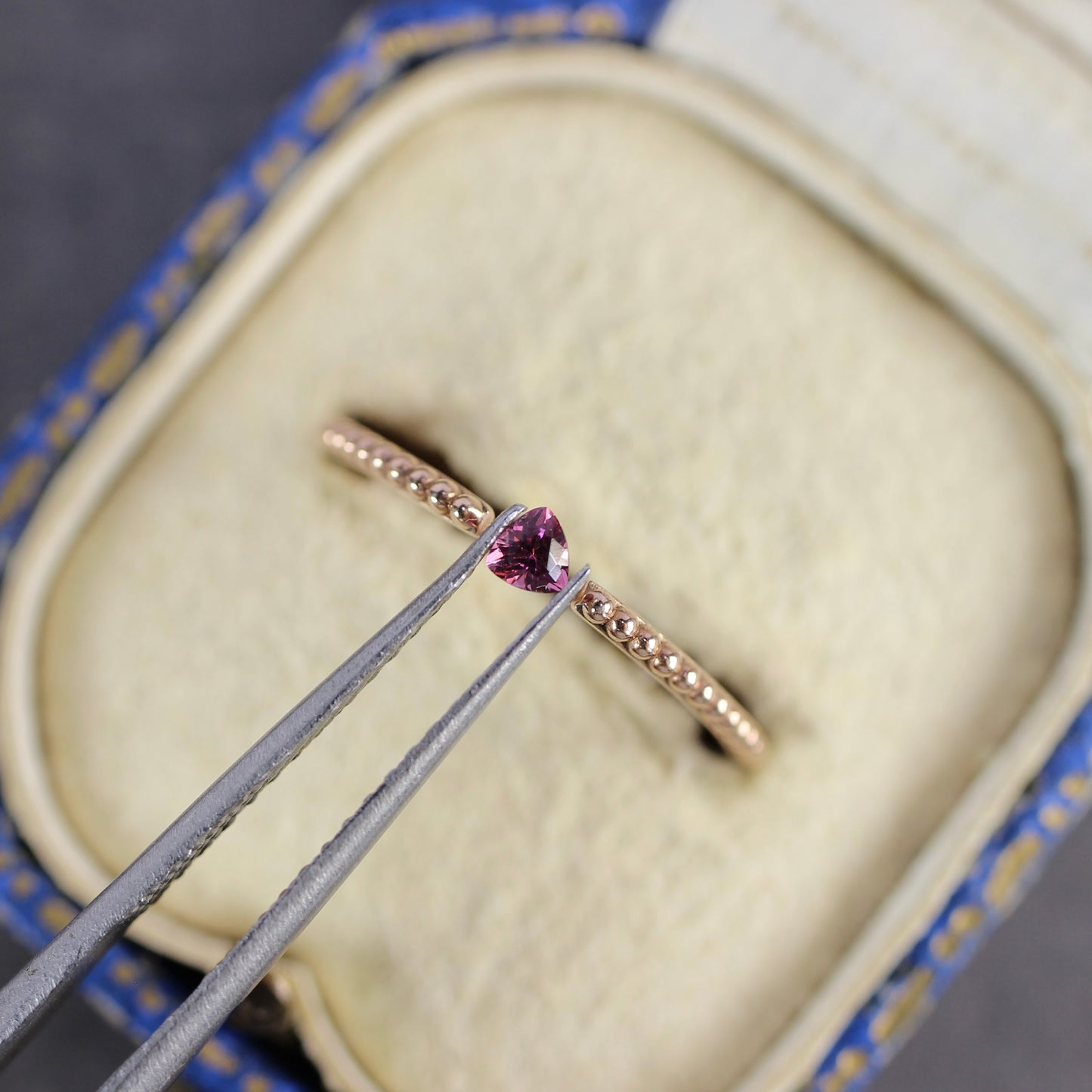 ピンクスピネル 0.10ct トリリアントカット 2.8mm×2.8mm×1.9mm【MJ2761】